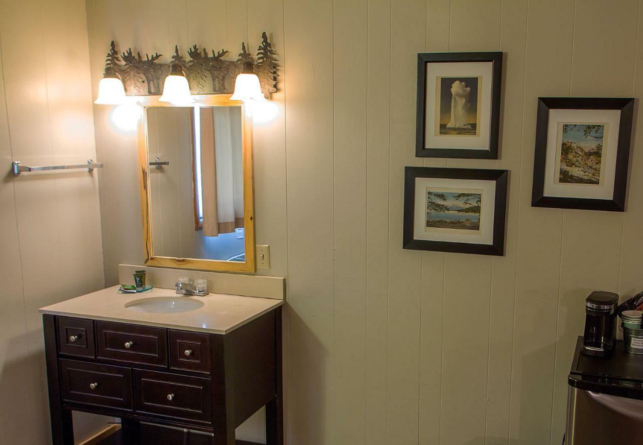 High Country Motel And Cabins Cooke City Bagian luar foto
