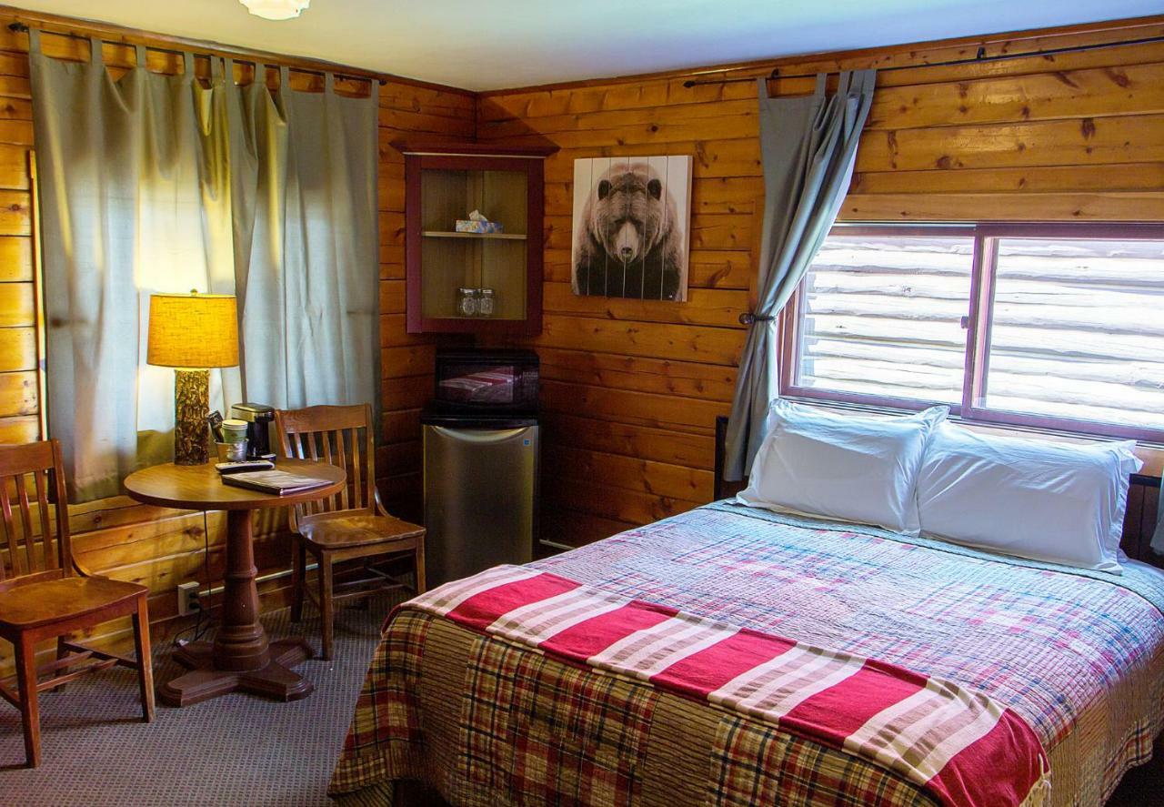 High Country Motel And Cabins Cooke City Bagian luar foto