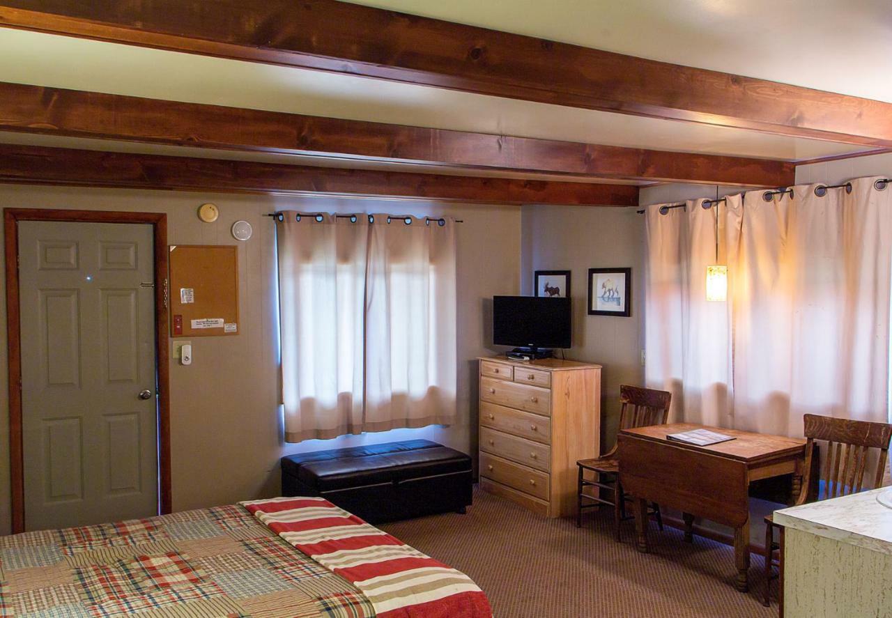 High Country Motel And Cabins Cooke City Bagian luar foto