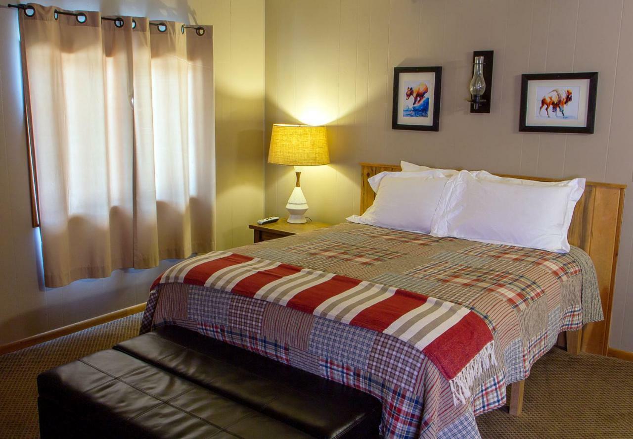 High Country Motel And Cabins Cooke City Bagian luar foto
